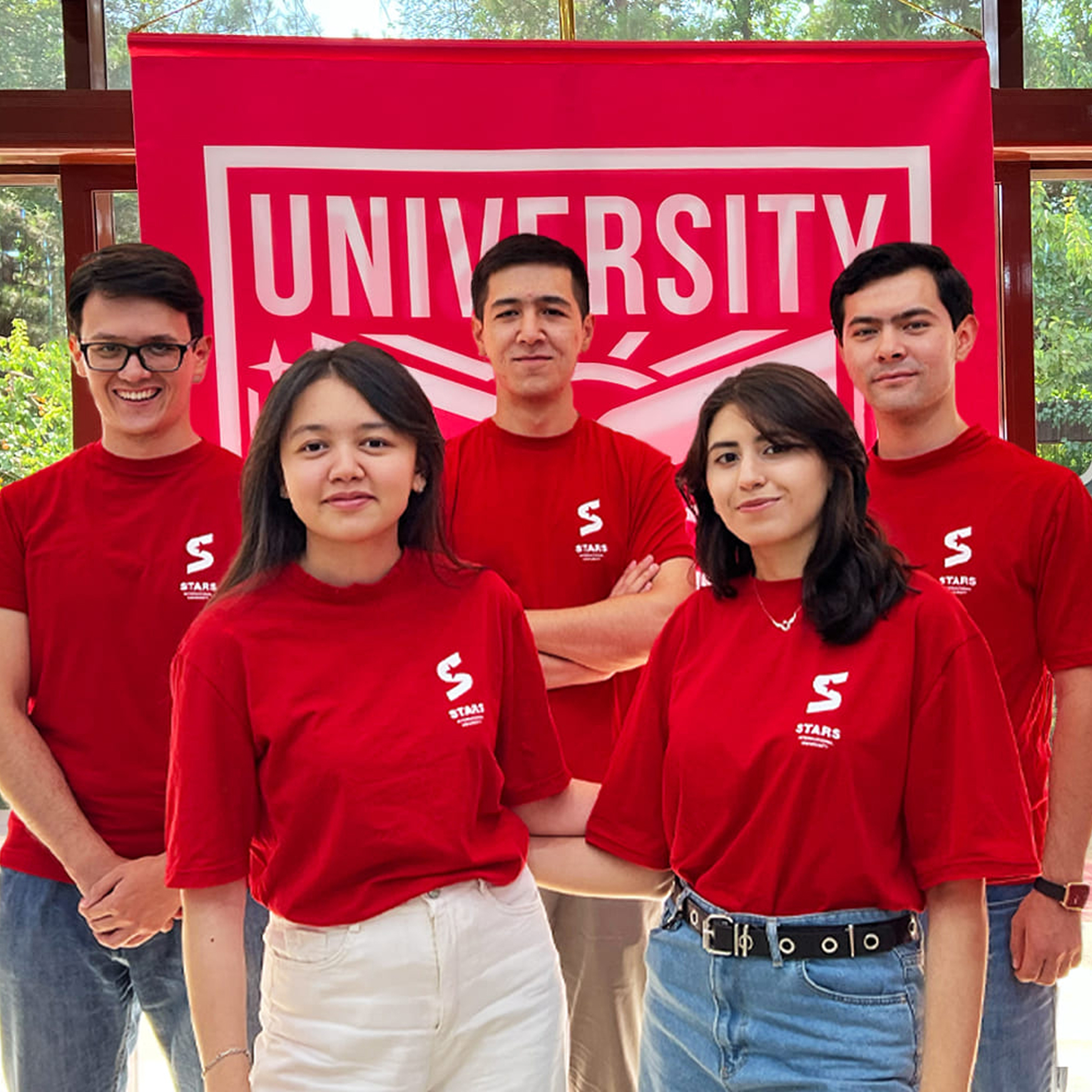 Студенты и преподаватели STARS International University