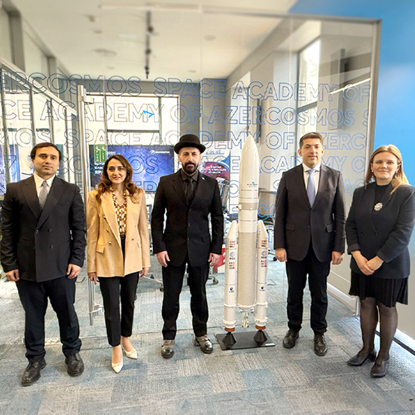 Студенты и преподаватели STARS International University