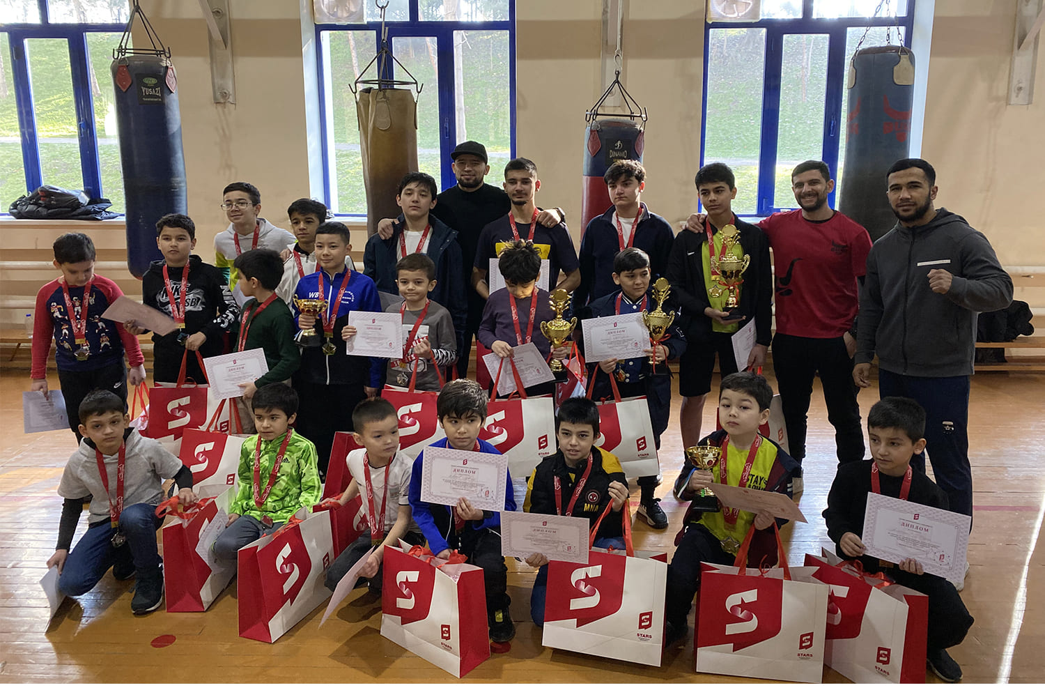 Oʻrta maktab oʻquvchilari oʻrtasida boks boʻyicha sport musobaqasi